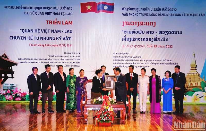 Triển lãm “Quan hệ Việt Nam-Lào, chuyện kể từ những kỷ vật”
