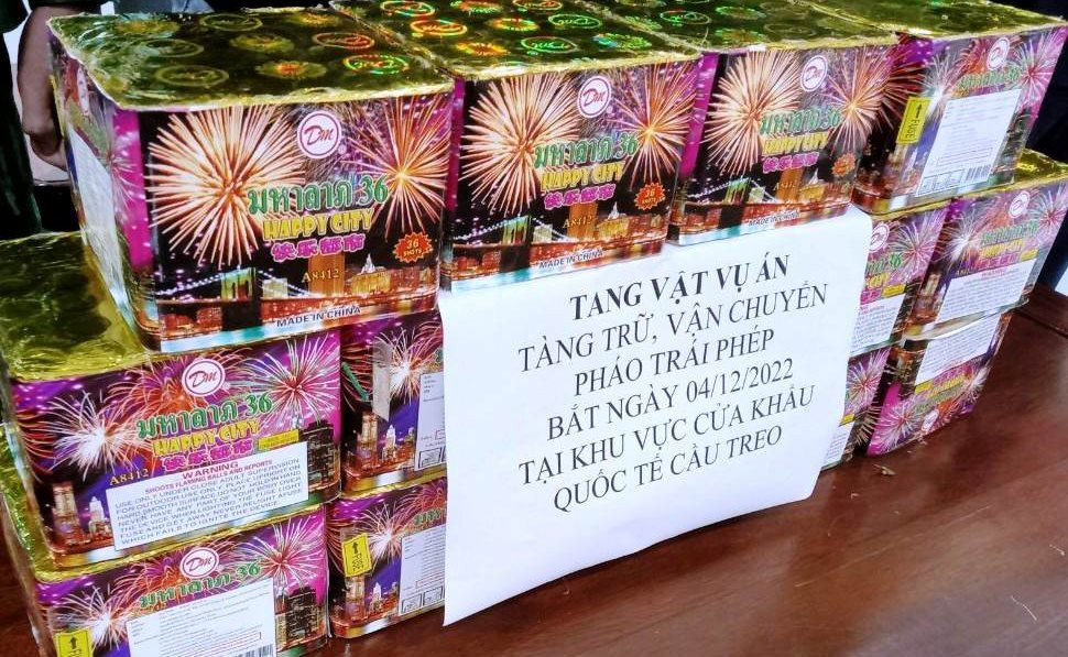 Việt Nam bắt vụ vận chuyển pháo lậu từ Lào