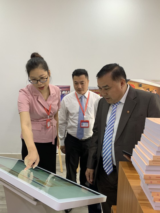 Trưng bày nhiều ấn phẩm nhân kỷ niệm 60 năm Ngày thiết lập quan hệ ngoại giao Việt Nam - Lào ảnh 3