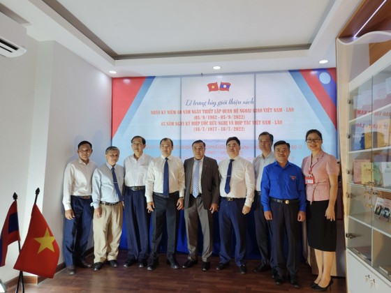Trưng bày nhiều ấn phẩm nhân kỷ niệm 60 năm Ngày thiết lập quan hệ ngoại giao Việt Nam - Lào ảnh 2