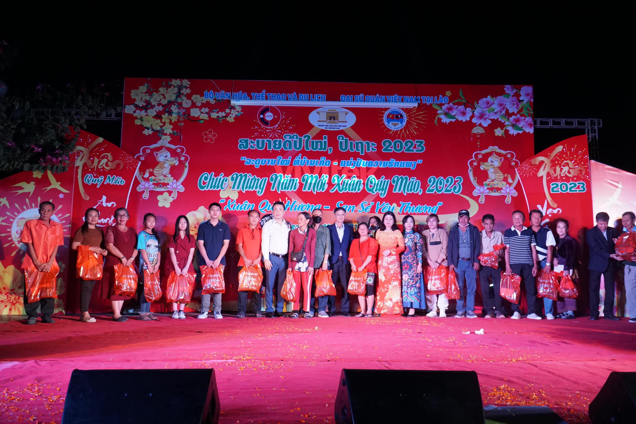 Xuân Quê hương – San sẻ yêu thương của cộng đồng người Việt Nam tại thủ đô Viêng Chăn