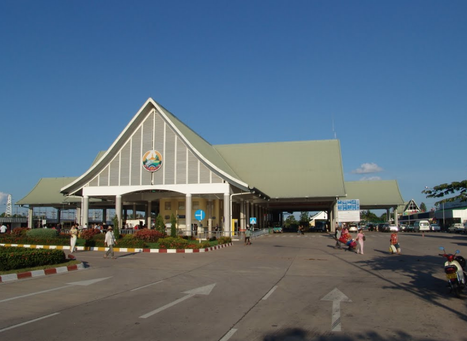 Lào triển khai dịch vụ bảo hiểm Covid-19 cho lao động nhập cảnh
