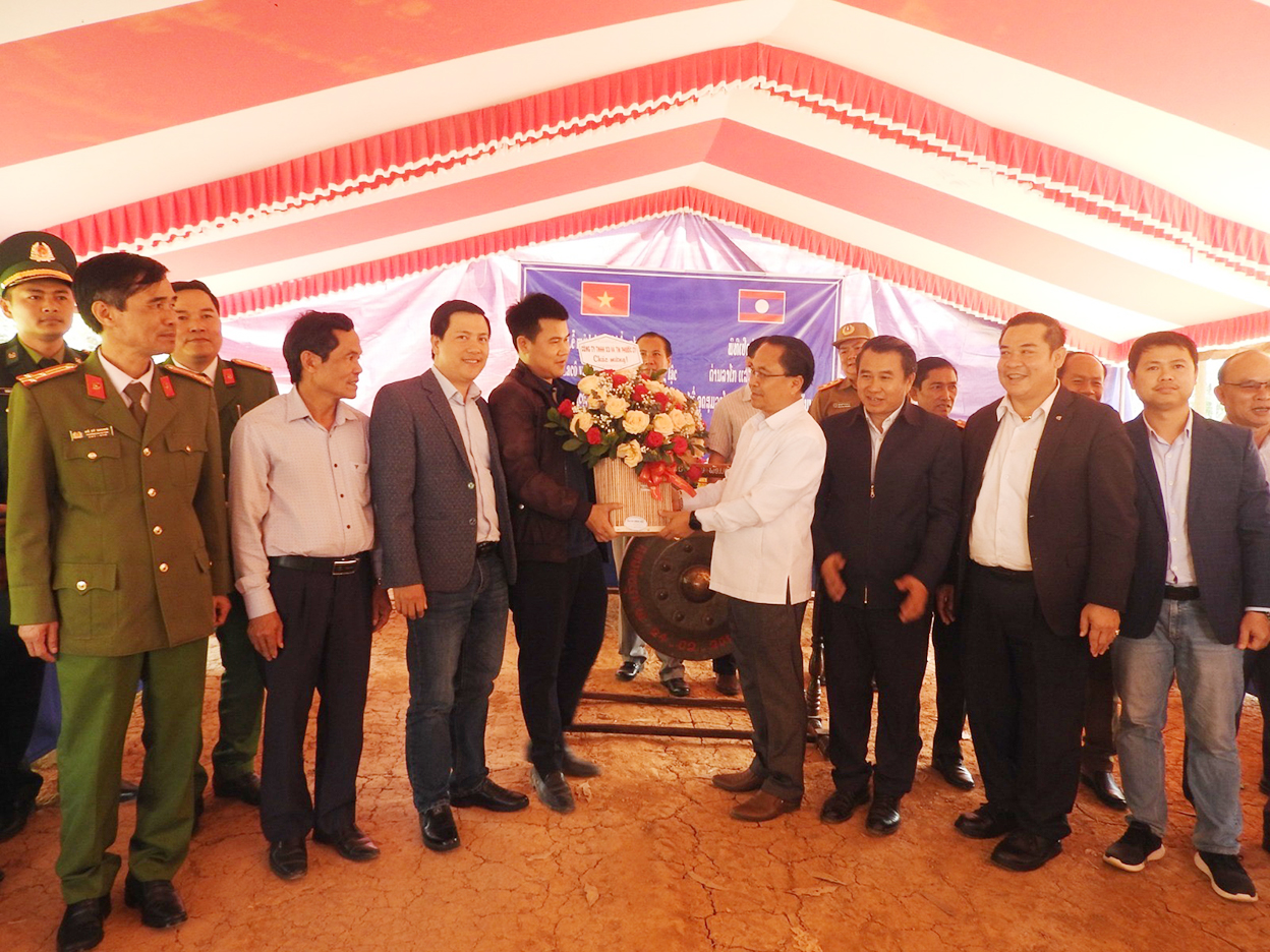 Savannakhet mở lại 4 cửa khẩu địa phương với Việt Nam