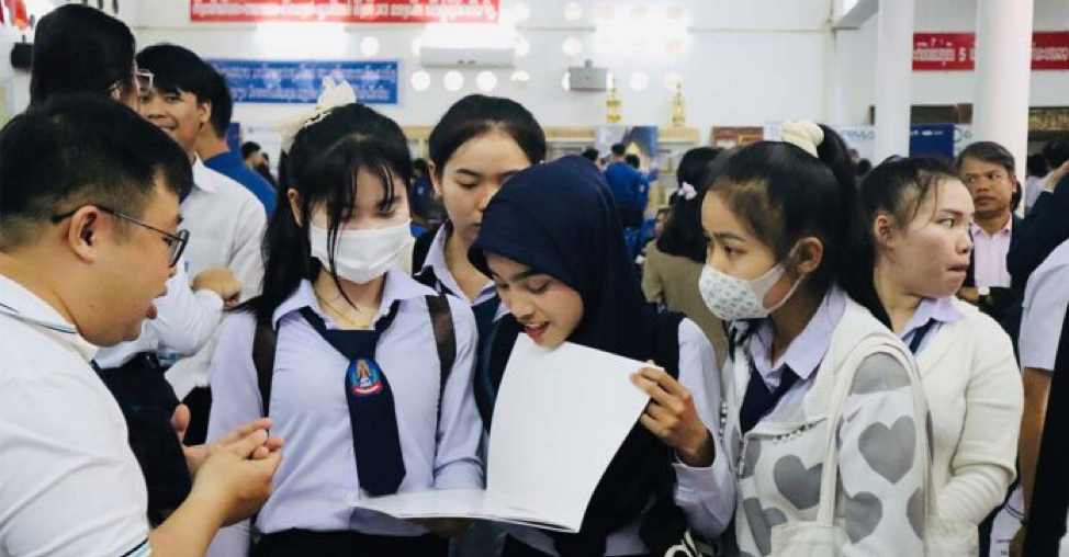 Lào lần đầu tổ chức Diễn đàn nghề nghiệp cho sinh viên nói tiếng Pháp