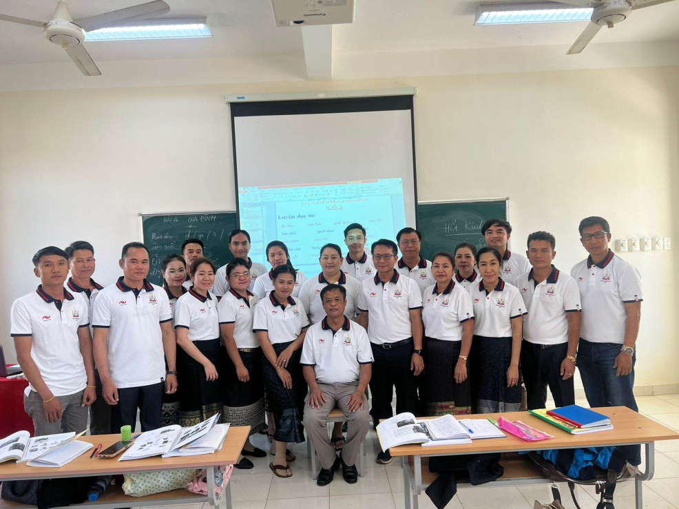 Cảm động tinh thần học tập tiếng Việt của cán bộ, công chức, viên chức tỉnh Champasak