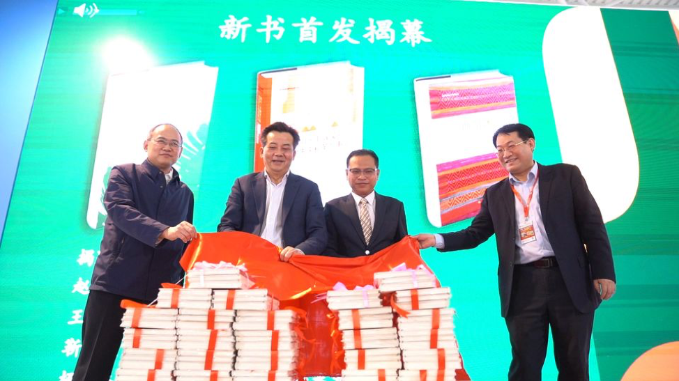 Trung Quốc thúc đẩy dịch và quảng bá các tác phẩm văn học Lào