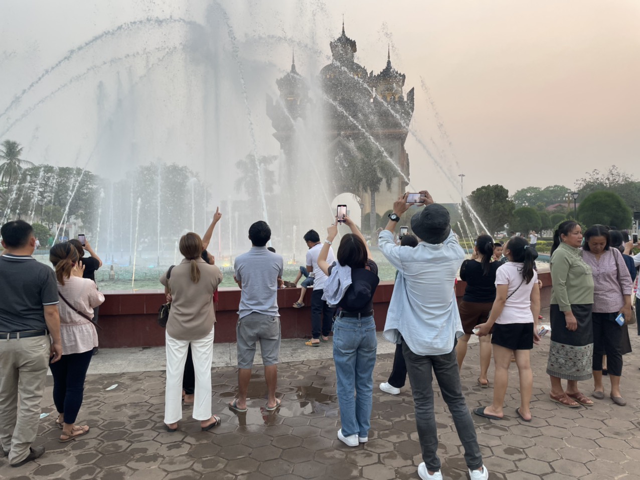 Thời tiết tại Lào mát mẻ đến tuần sau