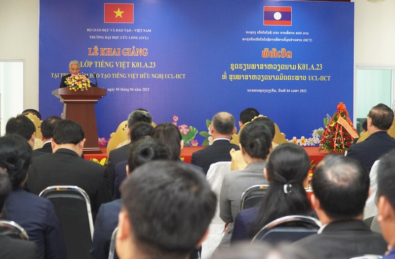 Khai giảng lớp tiếng Việt cho cán bộ, nhân viên ngành công nghệ và truyền thông Lào