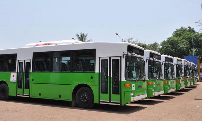 Vientiane điều chỉnh hoạt động của xe buýt công cộng