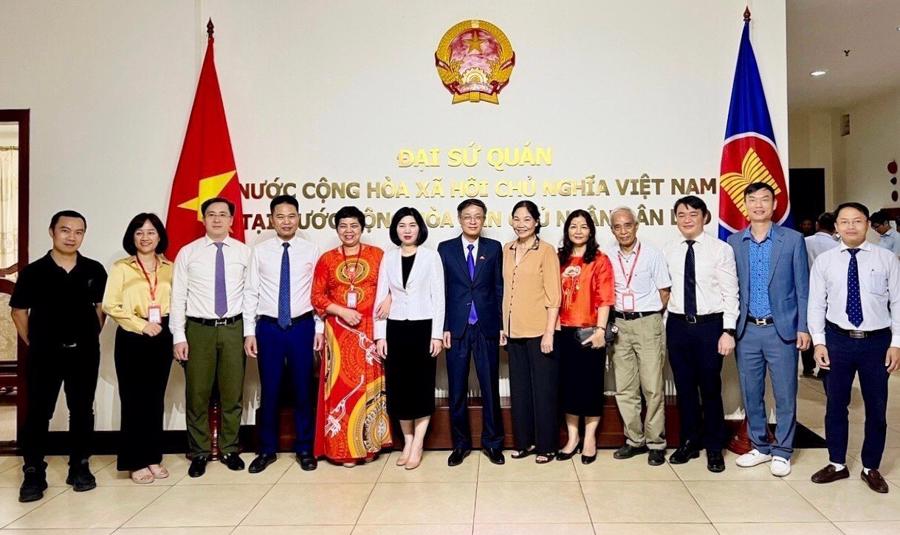 Đoàn đại biểu thành phố Hà Nội thăm và làm việc tại Cộng hòa DCND Lào