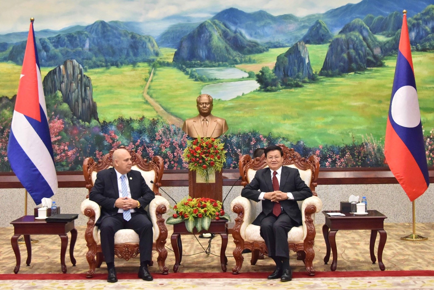 Đoàn đại biểu cấp cao Đảng Cộng sản Cuba thăm CHDCND Lào