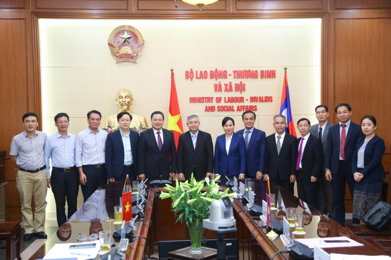 Lãnh đạo hai Bộ và các đại biểu chụp ảnh lưu niệm
