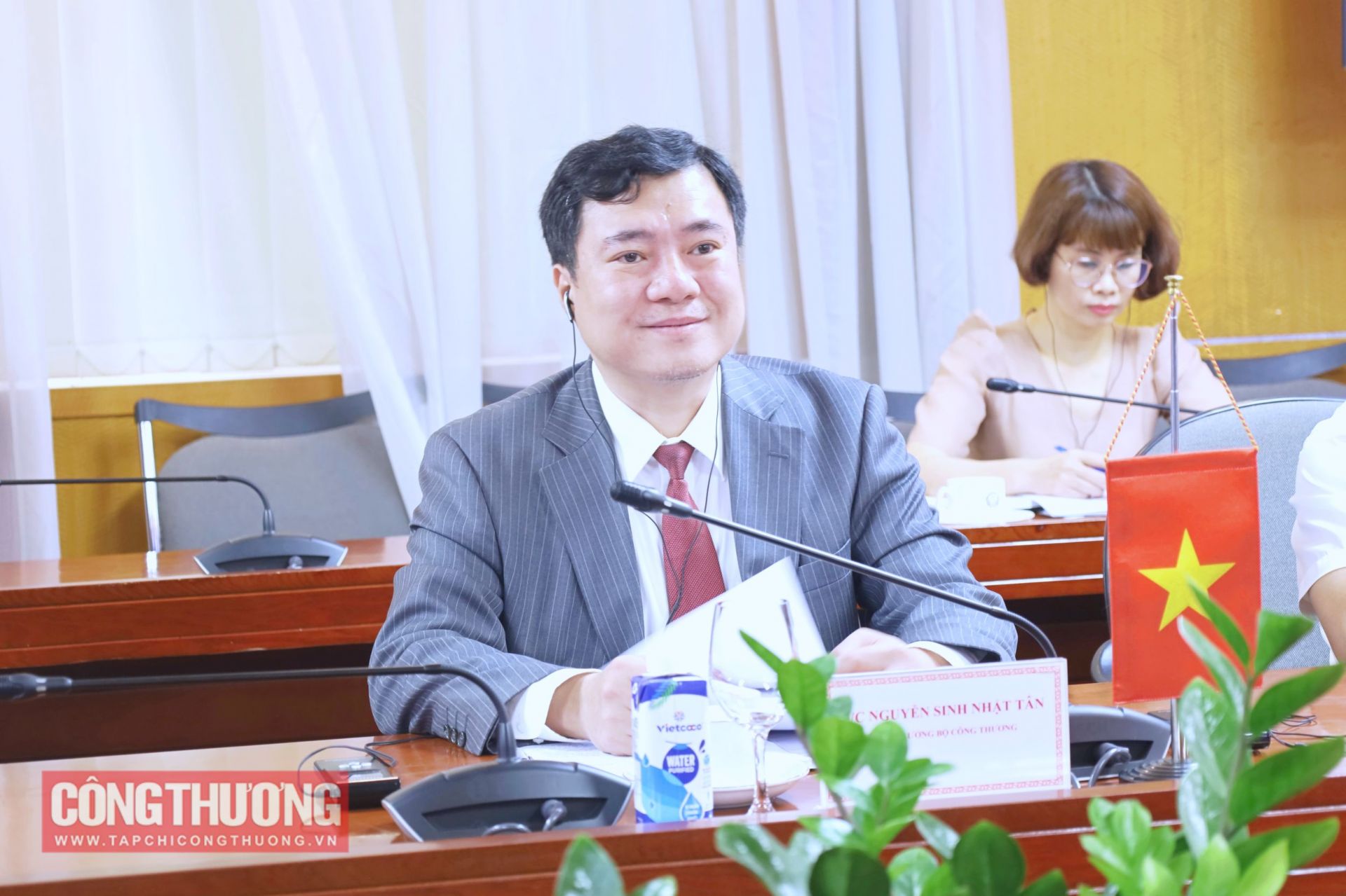 Thứ trưởng Nguyễn Sinh Nhật Tân tiếp đoàn Bộ Công Thương Lào