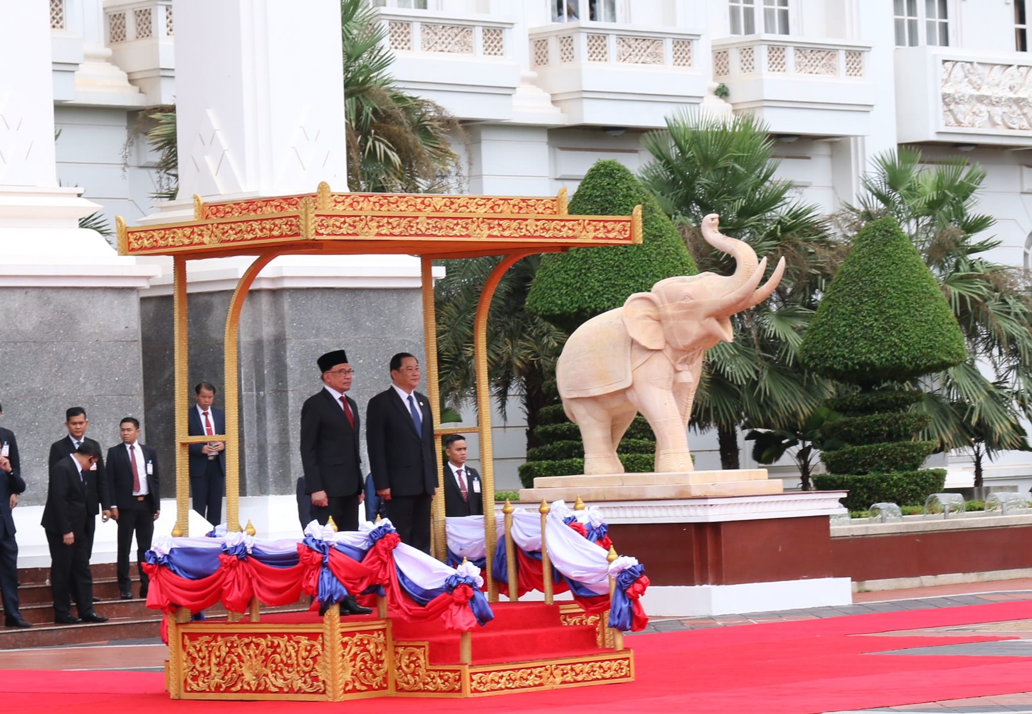 Thủ tướng Malaysia thăm Lào