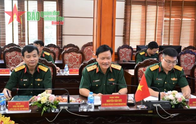 Trung tướng Nguyễn Văn Đức phát biểu tại cuộc làm việc.