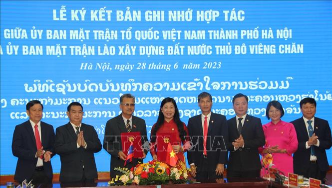 Thắt chặt tình đoàn kết, hữu nghị, hợp tác giữa Hà Nội và Thủ đô Viêng Chăn (Lào)