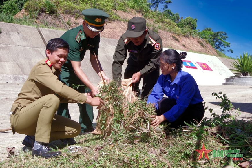 Đoàn viên thanh niên hai nước Việt – Lào ra quân chiến dịch thanh niên tình nguyện hè