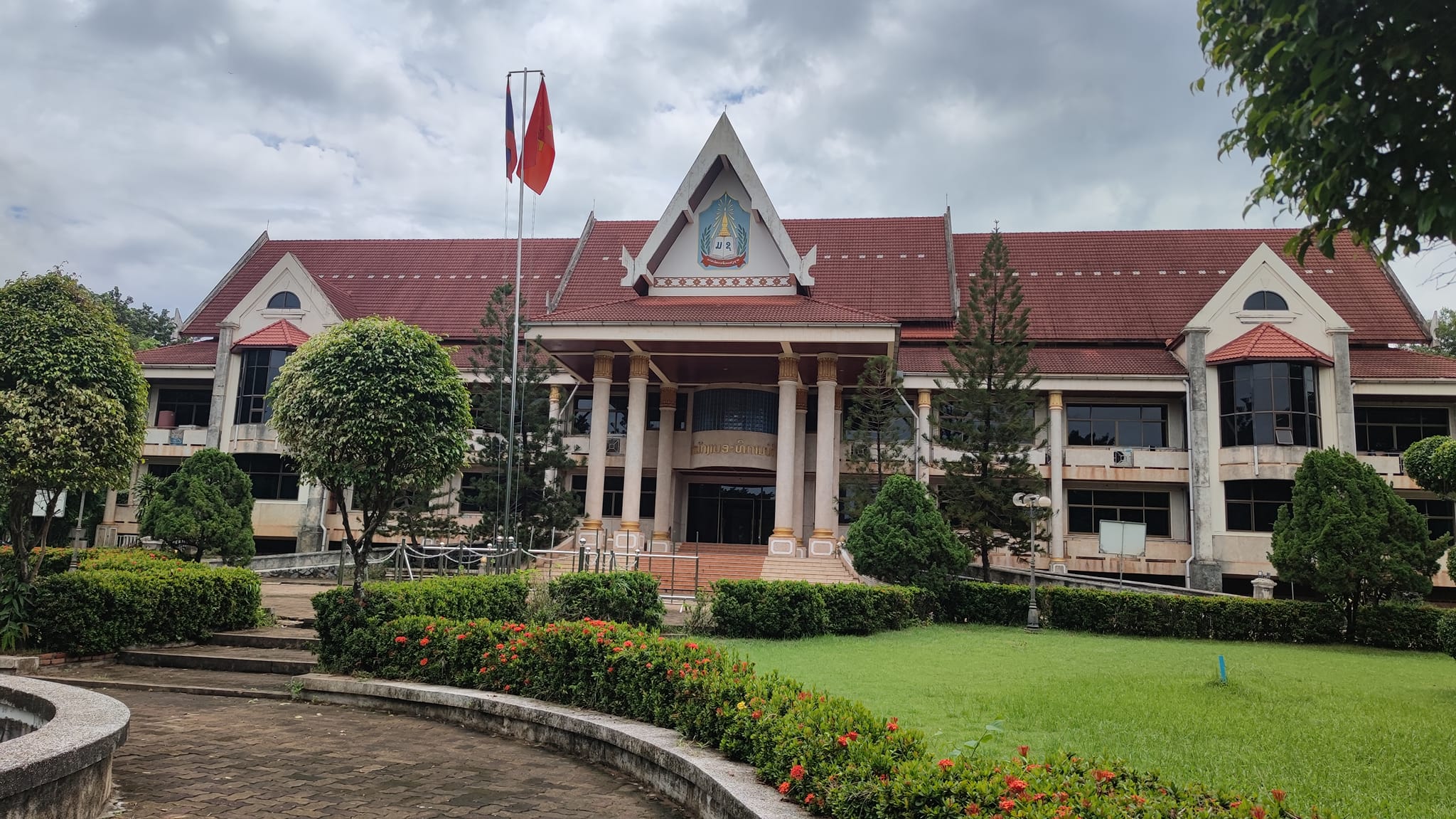 Đại học Quốc gia Lào tăng cường hợp tác với các trường đại học Trung Quốc