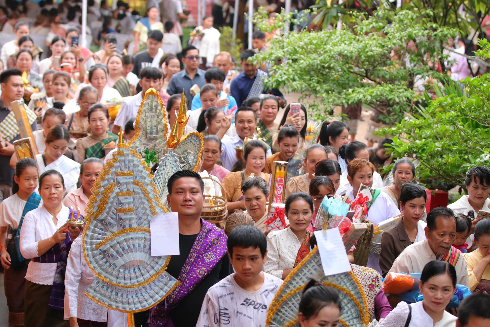 Một số hình ảnh đẹp trong ngày Lễ hội Khaophansa