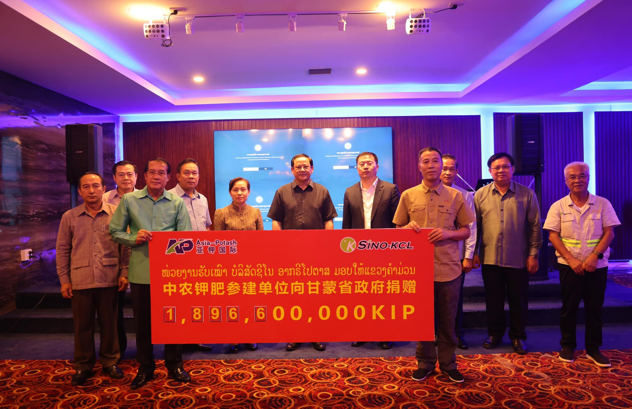 Công ty Sino – Agri Potash ủng hộ khắc phục thiên tai hơn 4,4 tỉ Kíp