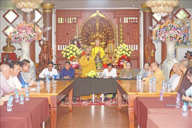 Cộng đồng người Việt Nam tích cực hưởng ứng các phong trào do Lào phát động