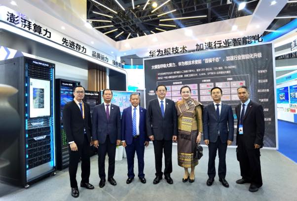 Thủ tướng mong muốn Huawei góp phần thúc đẩy chuyển đổi số tại Lào