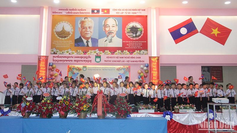 Trường song ngữ Lào-Việt Nam Nguyễn Du khai giảng năm học mới