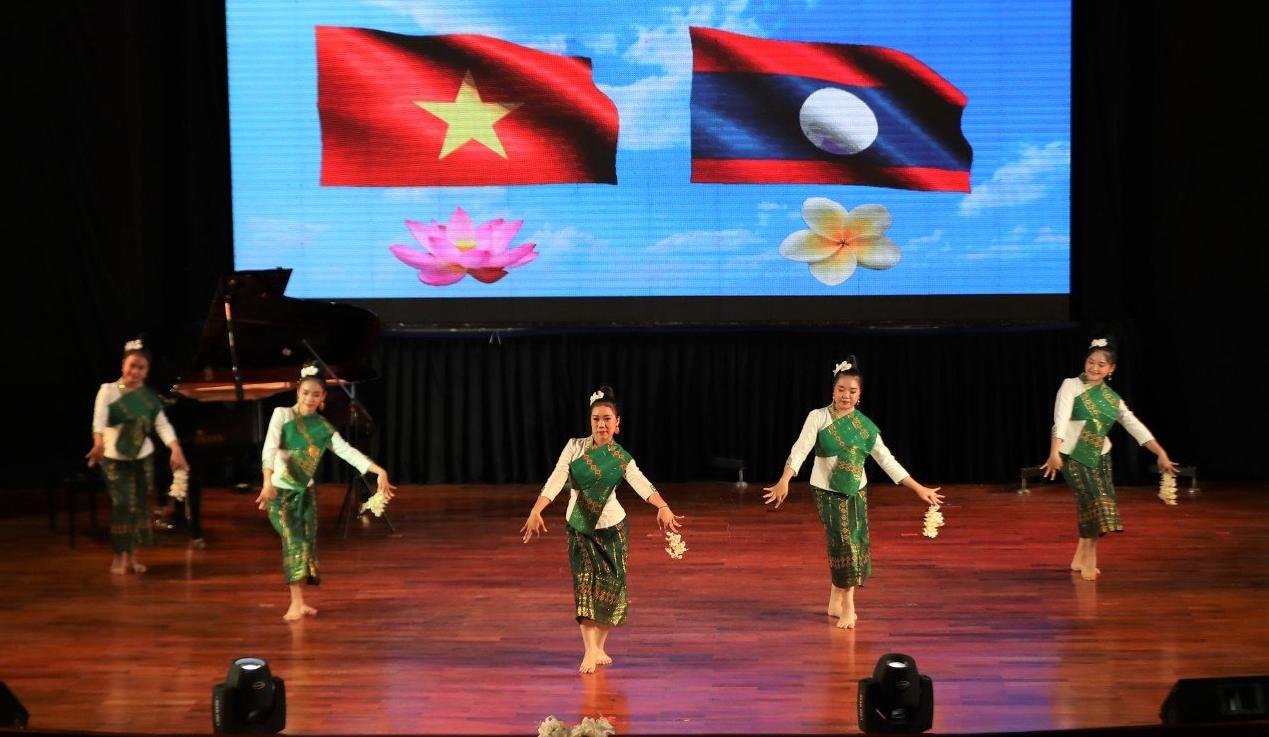Tổ chức Tuần Văn hóa – Du lịch Tây Bắc và TP. Hồ Chí Minh tại Lào