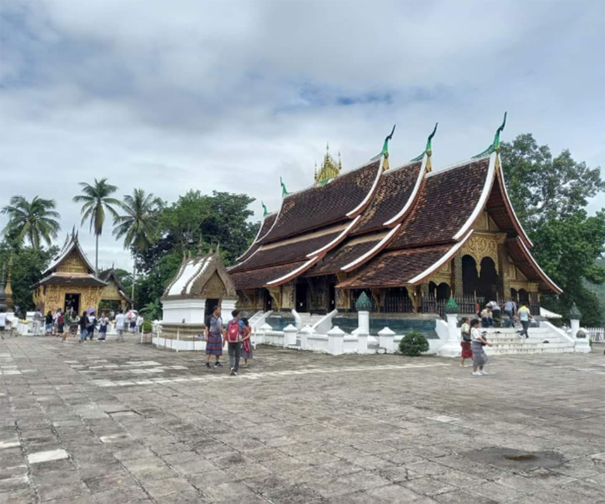 Khách du lịch đến Luang Prabang tăng mạnh