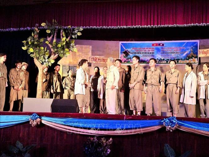 Chương trình văn nghệ ca ngợi Chủ tịch Hồ Chí Minh và tình hữu nghị Việt Nam – Lào chuẩn bị diễn ra tại Viêng Chăn