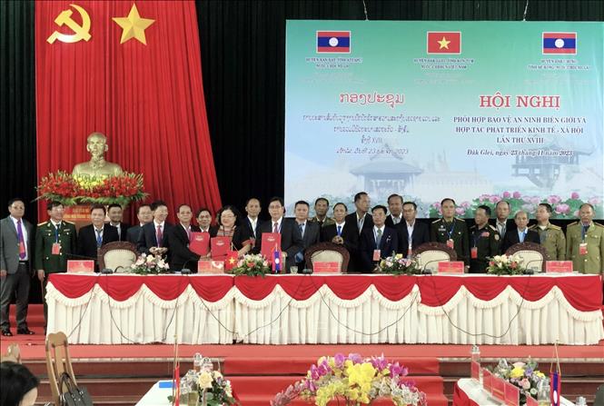 Ba huyện biên giới Việt Nam – Lào tăng cường hợp tác trên nhiều lĩnh vực