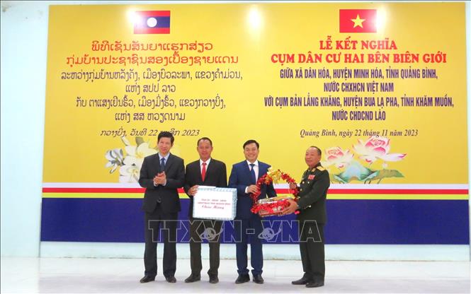 Kết nghĩa cụm dân cư hai bên biên giới Việt Nam – Lào