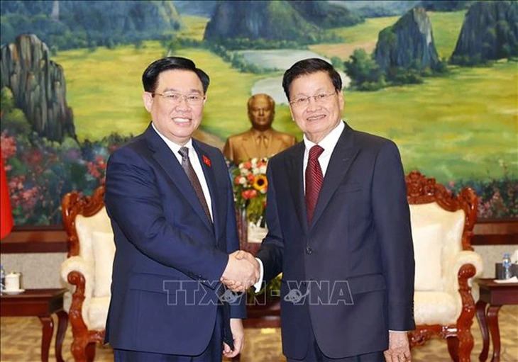 Chủ tịch Quốc hội Vương Đình Huệ hội kiến lãnh đạo Lào