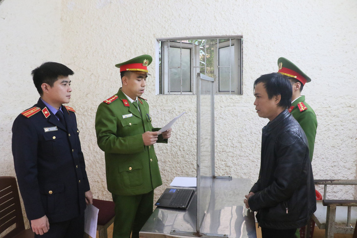 Khởi tố 3 người tàng trữ, buôn bán gấu chó mua từ Lào sang- Ảnh 1. Nguyễn Văn Hiền tại cơ quan công an - Ảnh: CACC