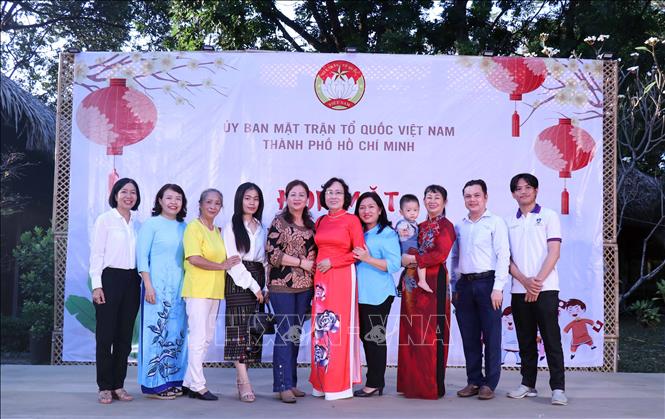 Chương trình gia đình Việt đỡ đầu sinh viên Lào, Campuchia gieo mầm tình hữu nghị