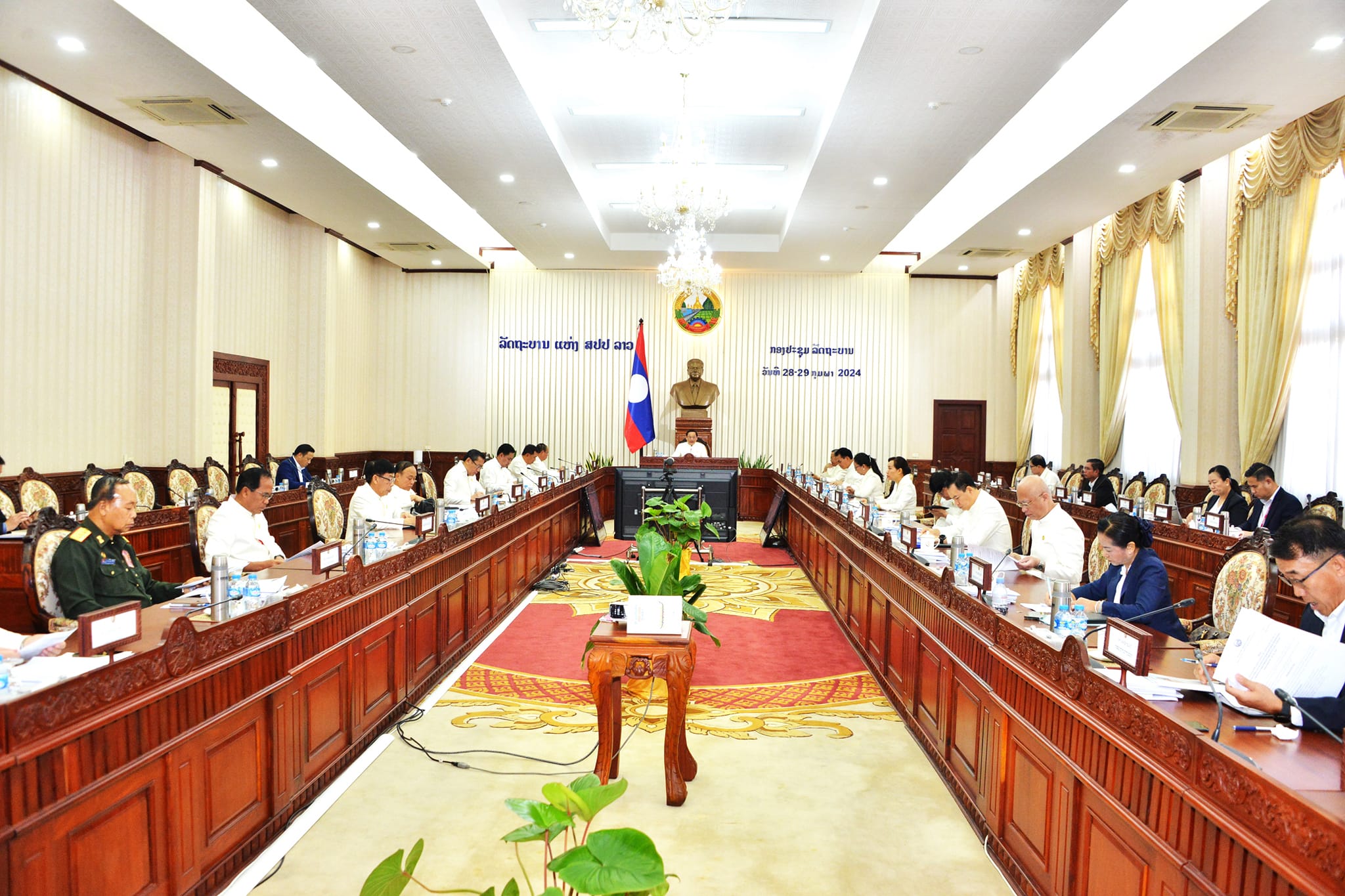 Phiên họp thường kỳ Chính phủ Lào tháng 2