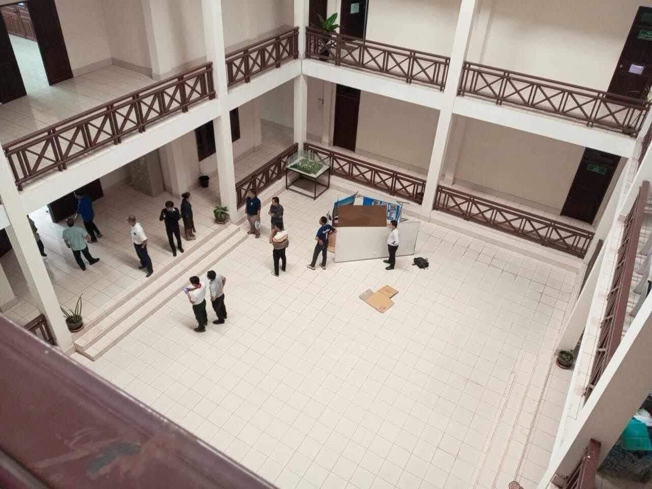 Giảng viên đại học nhảy lầu tự tử ngay tại trường