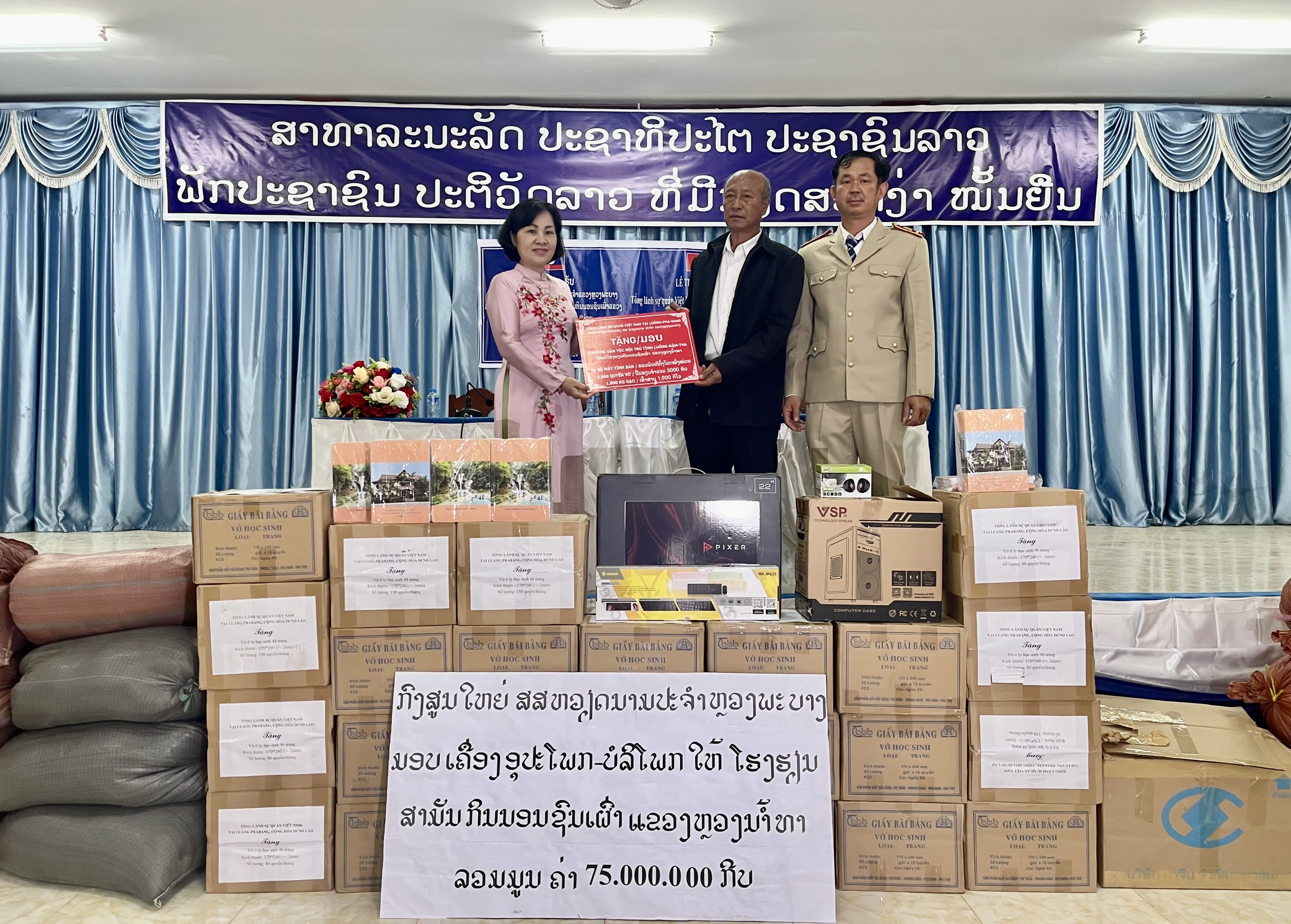 Tổng Lãnh sự quán Việt Nam tại Luông-pha-bang tổ chức Lễ mít tinh kỷ niệm 114 năm ngày Quốc tế phụ nữ 8/3 tại tỉnh Luông-nậm-tha