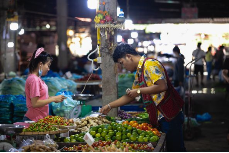 Dự báo lạm phát của Lào năm 2025 tăng ở mức chậm hơn so với năm 2024
