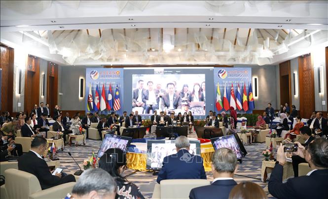 ASEAN tăng cường hợp tác kinh tế, thúc đẩy kết nối và tự cường