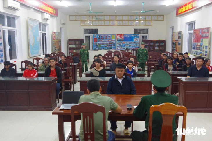 2 người Trung Quốc đưa 21 người Việt xuất cảnh trái phép qua Lào