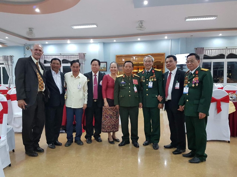 Vợ chồng Việt mở nhà hàng ở tỉnh nghèo của Lào: Khách mê gà tần, cá om dưa - 2 Vợ chồng Việt mở nhà hàng ở tỉnh nghèo của Lào: Khách mê gà tần, cá om dưa - 2