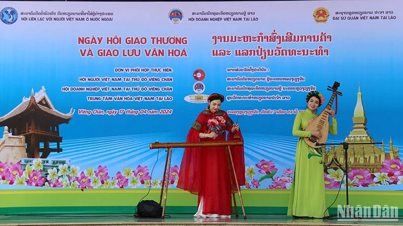 Giao lưu văn hóa và kết nối giao thương Việt Nam-Lào