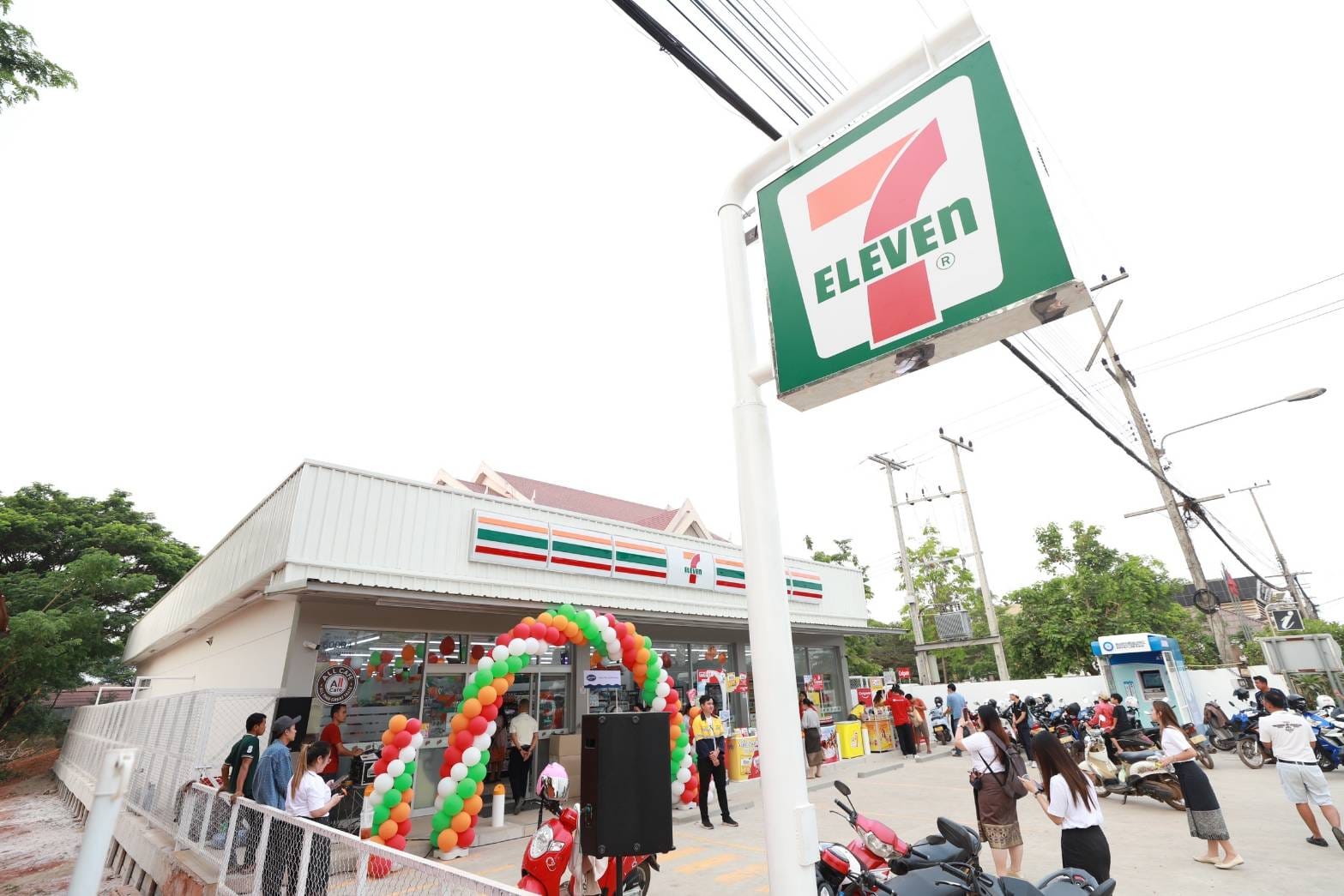 7-Eleven khai trương chi nhánh đầu tiên ngoài Vientiane