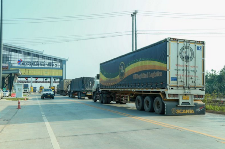 Lào cải thiện dịch vụ vận tải hiện đại
