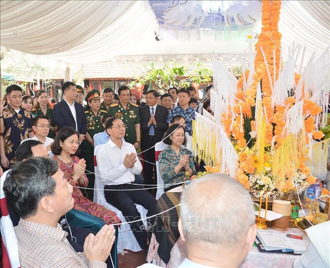 Lãnh đạo Đảng, Nhà nước tham dự đón Tết cổ truyền Bunpimay của Lào