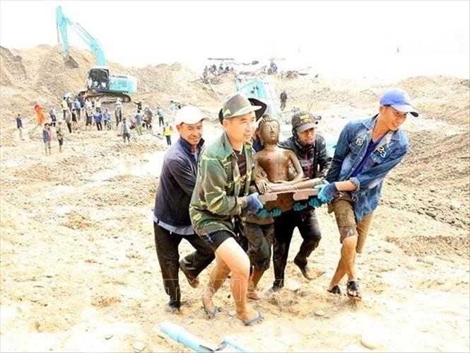 Lào liên tiếp phát hiện tượng Phật cổ