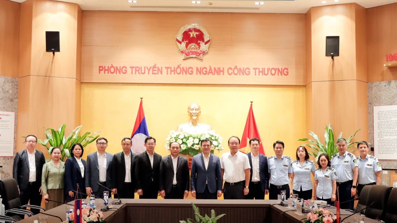 Việt Nam và Lào đẩy mạnh hợp tác trong lĩnh vực quản lý thị trường