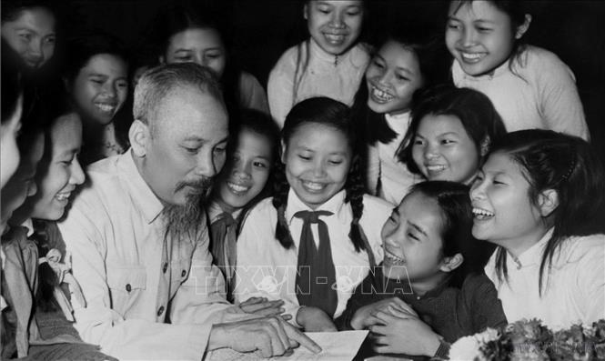 Trường song ngữ Lào – Việt Nam Nguyễn Du thi đua lập thành tích chào mừng sinh nhật Bác