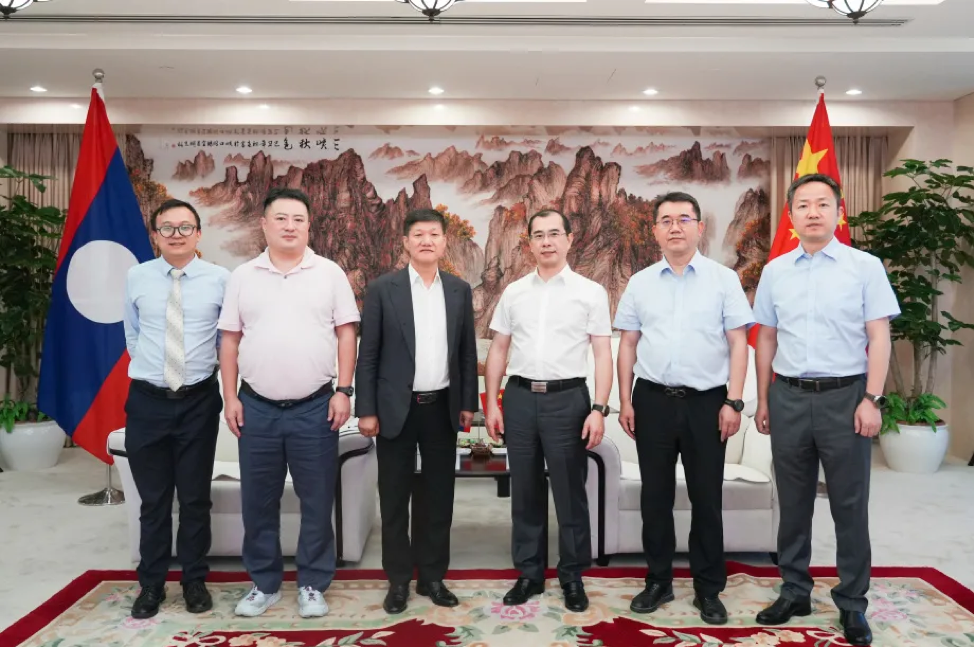 Doanh nghiệp Hoa Kiều và Trung Quốc hợp tác khai thác lĩnh vực điện tại Lào